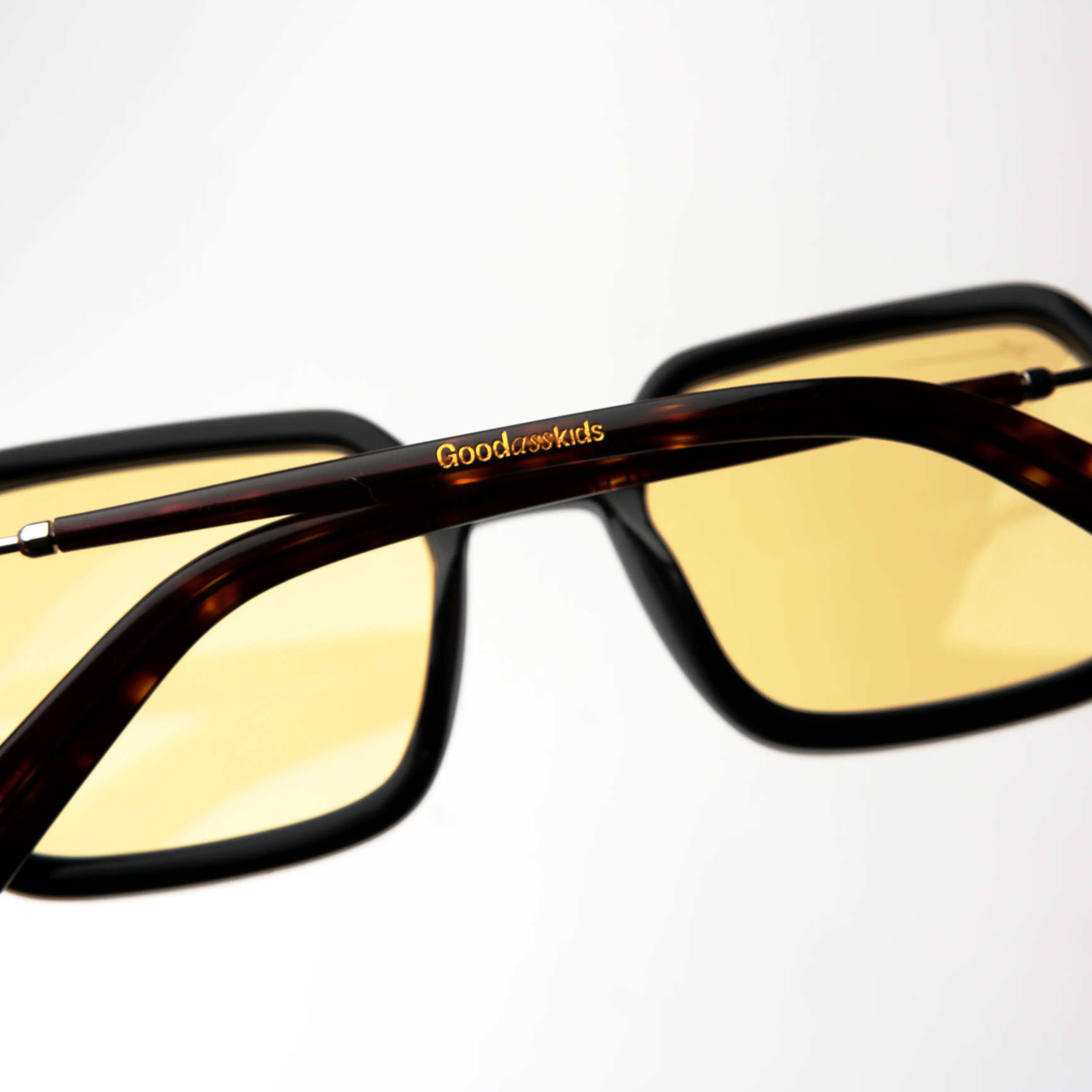 Bold Carey Sunglasses at a three-quarter angle highlighting the rectangular shape and tortoiseshell finish.