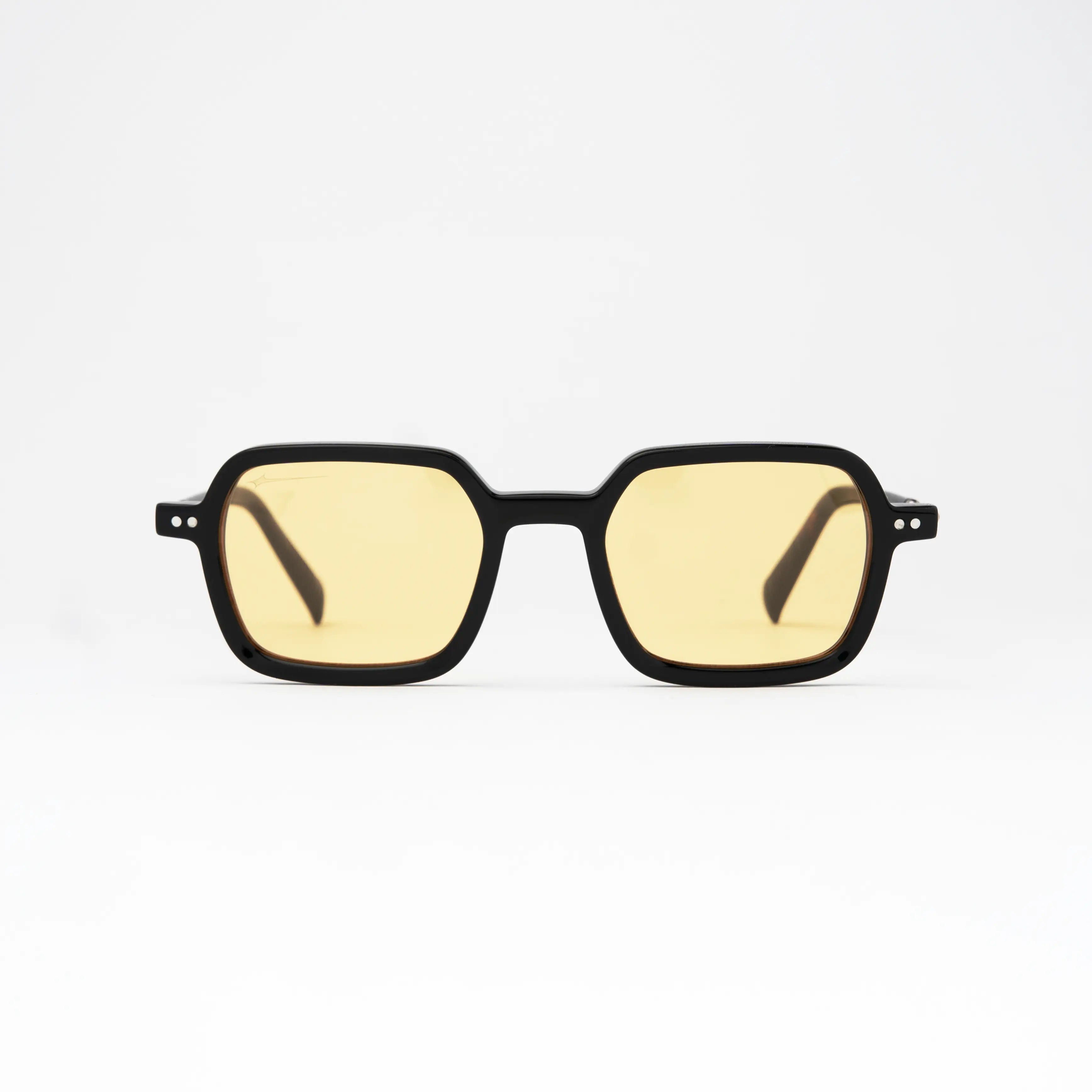 Bold Carey Sunglasses featuring a tortoiseshell frame and amber lenses for a bold urban look.