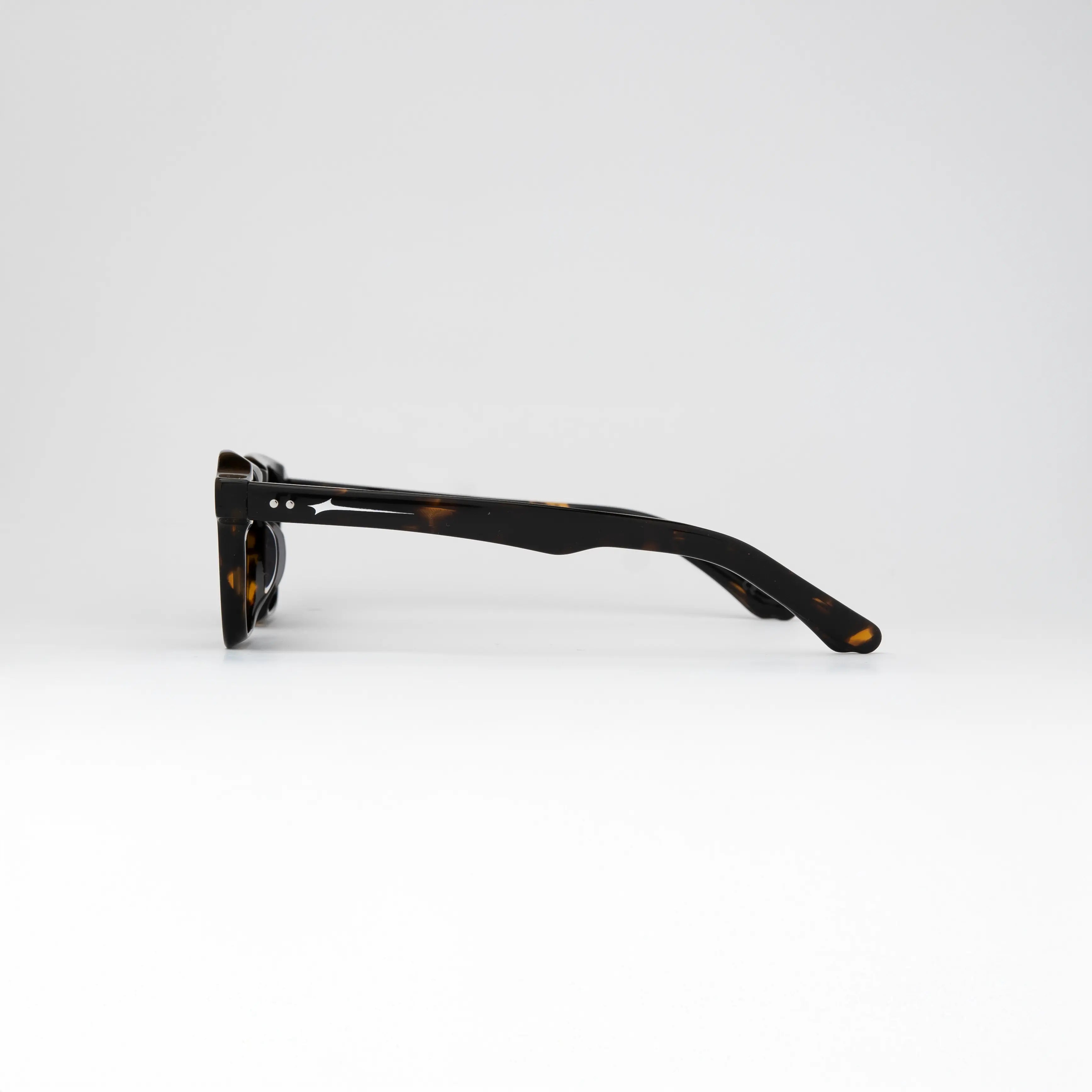 Side view of Outlaw Carey Sunglasses showcasing the slim tortoiseshell temple and comfortable fit.